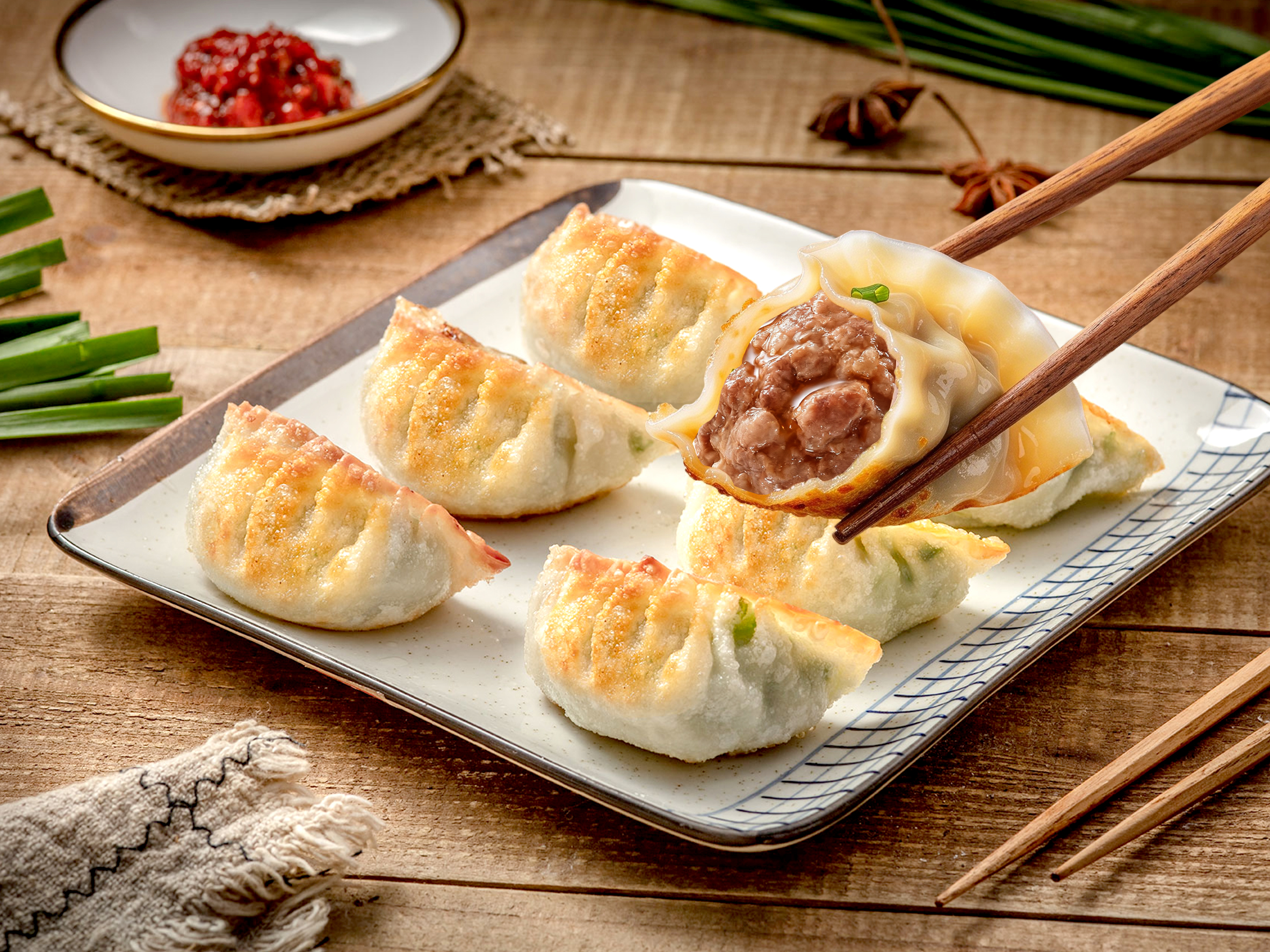 Empanadillas chinas de carne vacuna a la plancha · imagen ilustrativa